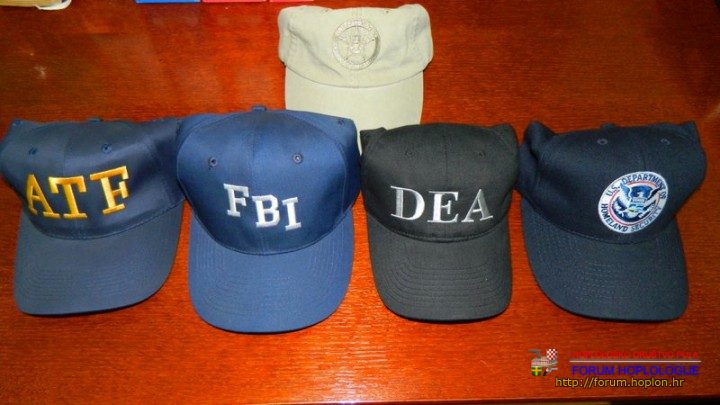 CZ99, kape i oznake 023.JPG