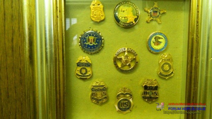 CZ99, kape i oznake 024.JPG