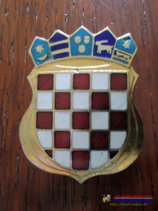 Croatian Army - baseball hat badge (5).jpg