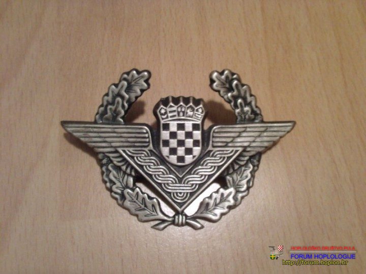Croatian Air Forces - hat badge (2).jpg